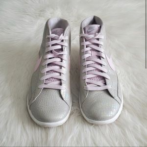 Nike Blazer Iridescent Spikeless Gold Tennis Shoes